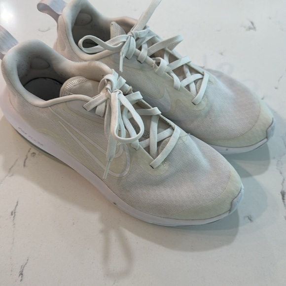 Nike Air Zoom Shoes.  White/cream in color. Size 6Y or women’s size: 7.5. - Picture 2 of 8